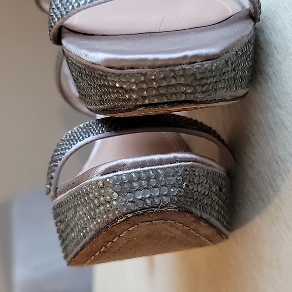 Vince Camuto Gernetto Platinum Crystal Stiletto Heels Size 7.5 - Picture 8 of 11